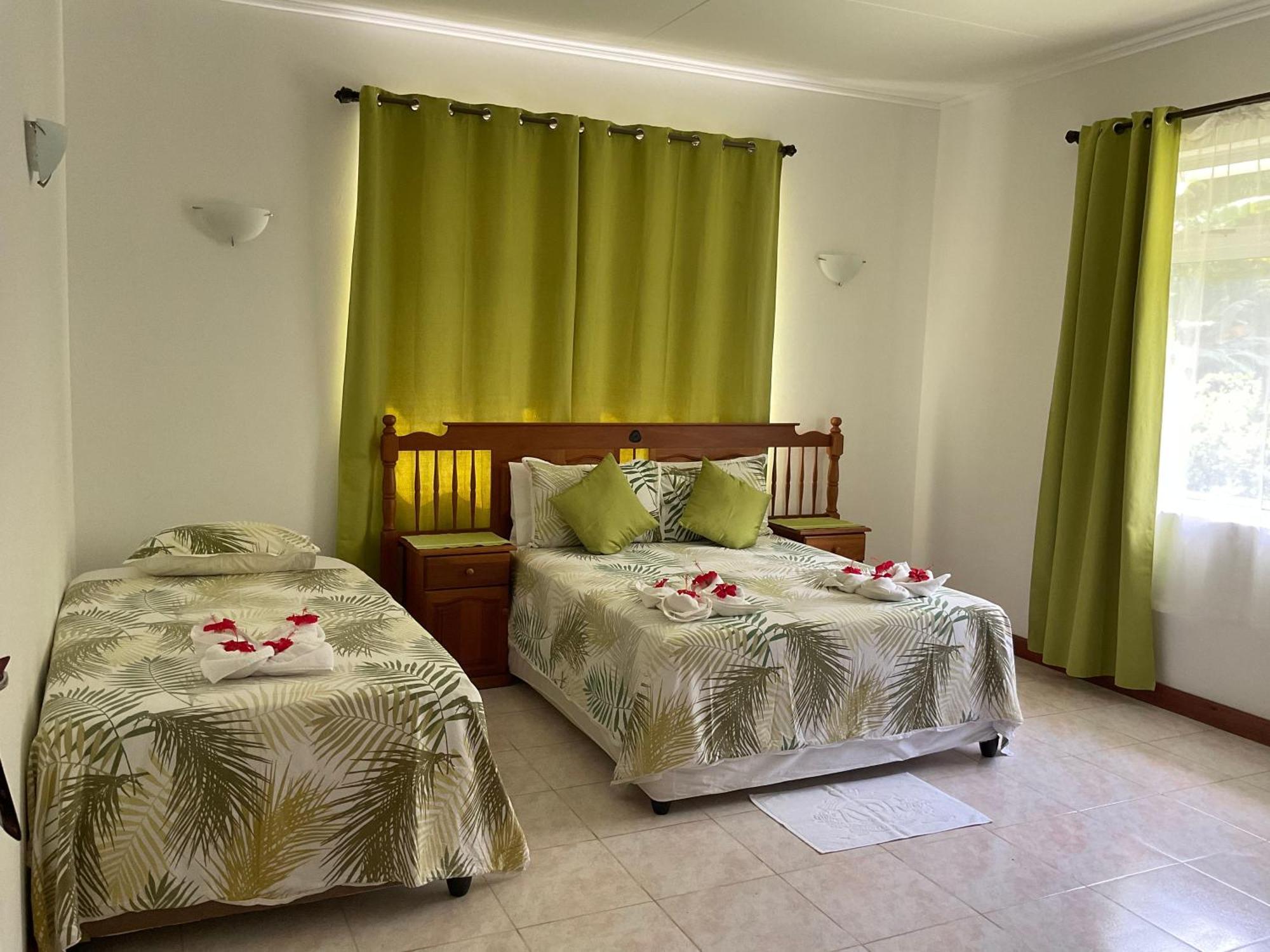Le Chevalier Bay Guesthouse Anse Lazio Esterno foto
