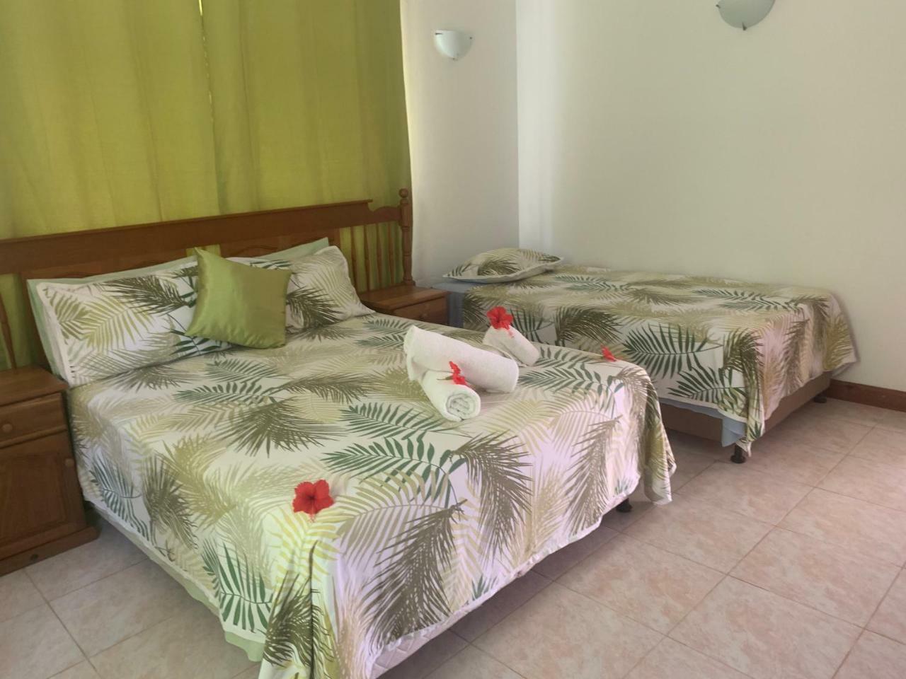 Le Chevalier Bay Guesthouse Anse Lazio Esterno foto